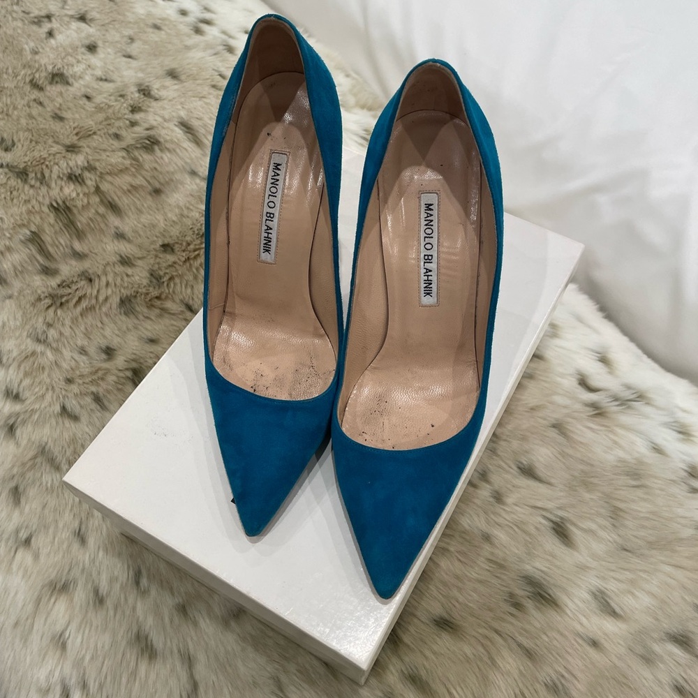 Manolo Blahnik Vibrant Blue Heels - Picture 2 of 3